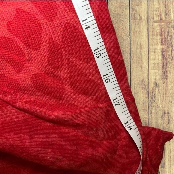 𝅺liz Claiborne Red Sweater - Picture 10 of 13
